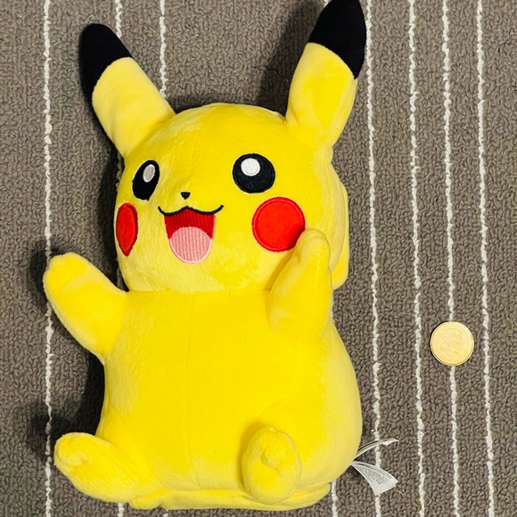 Pokemon - Pikachu Plush with Ears that Wiggle, Good Condition! - Picture 4 of 4